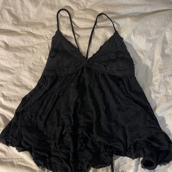 Flowy Backless Top - Picture 2 of 5